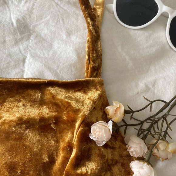 crop top - Picture 2 of 3